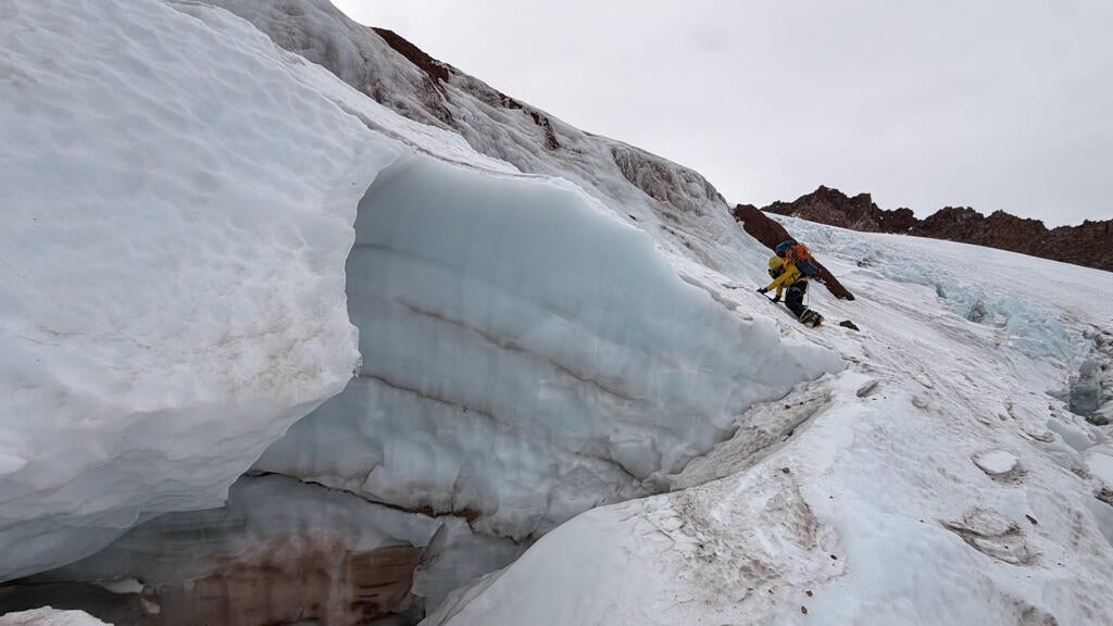 Florida man injured climbing California's Mount Shasta rescued after 2 nights in freezing temps — CBS Miami, Venice Health news