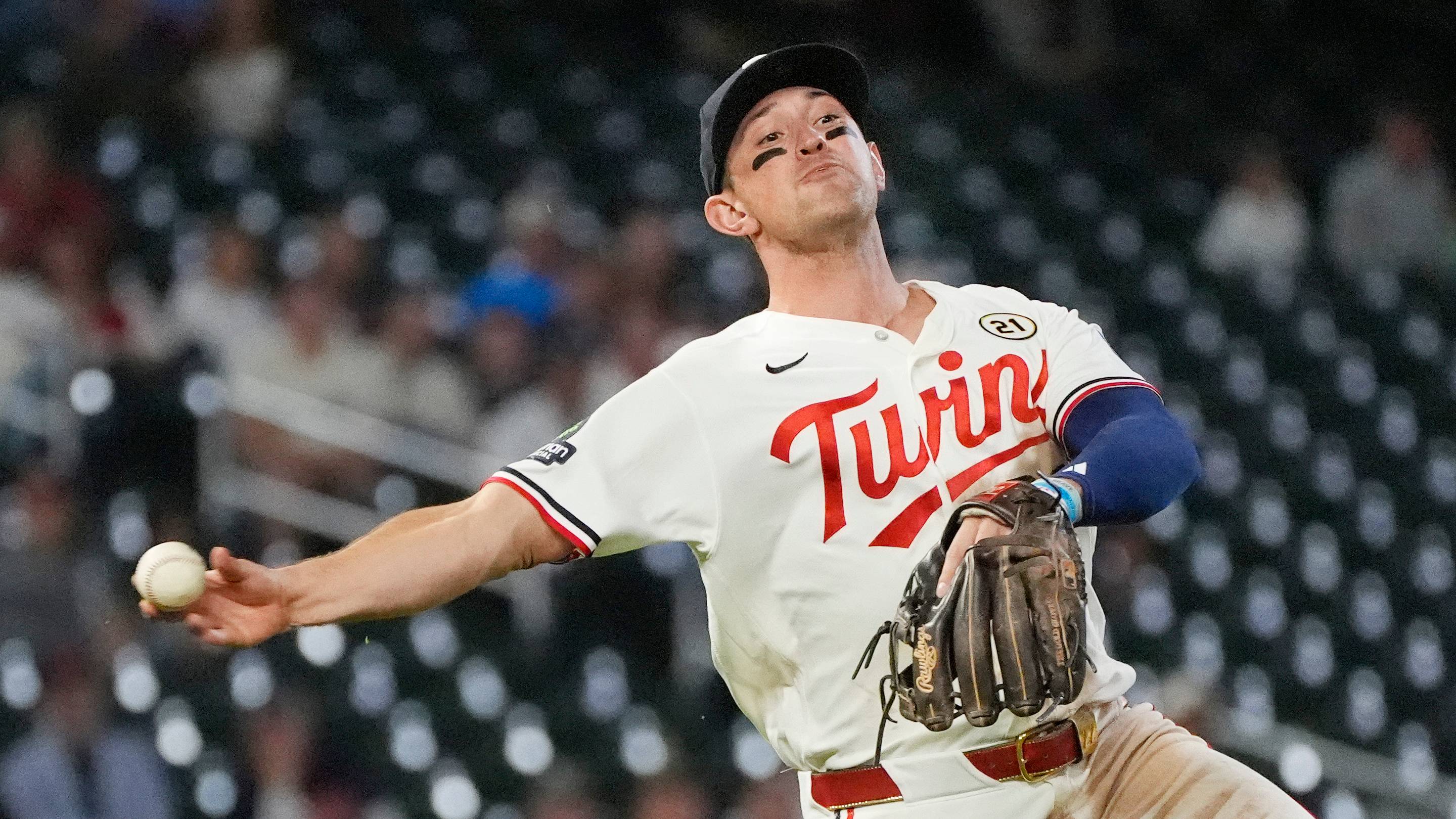 Brooks Lee's Gold Glove nomination further vindicates Twins' decision to move him to third base — Puckett's Pond (Twins), Venice Sports news