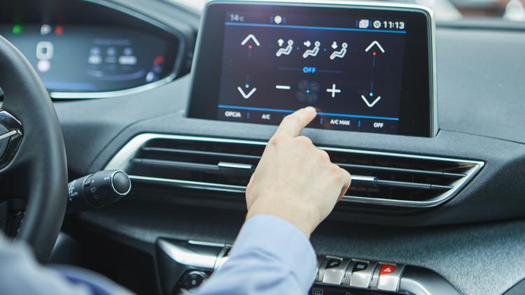 Driving without distraction | Consumer Reports — WTSP Business Tampa Bay, Venice Business news