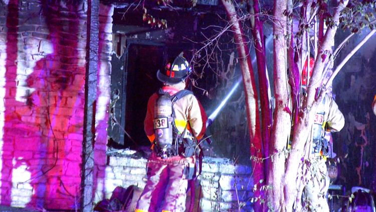 One person dies, another person and a dog rescued from Blakeley Drive house fire — KENS 5 (San Antonio), Venice Health news