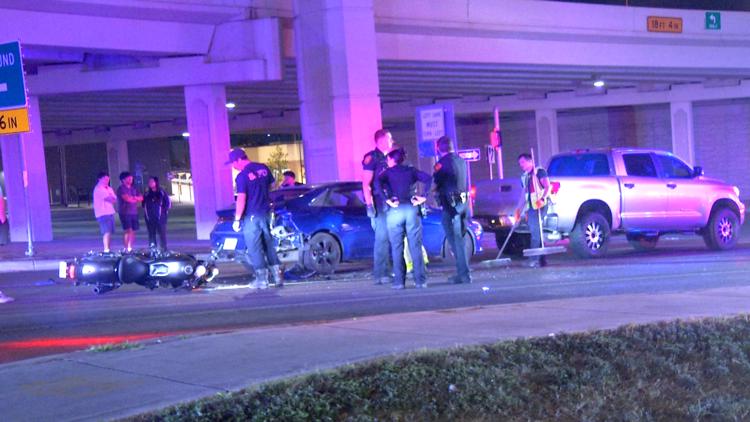 Motorcyclist hospitalized after crashing into car stopped at Loop 410 traffic light — KENS 5 (San Antonio)