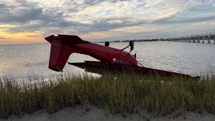 Pilot walks away uninjured after small plane runs off runway in Galveston, police say — KHOU 11 (Houston), Venice Community news