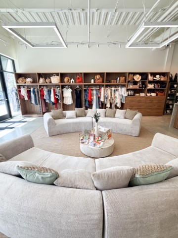 Hudson Square Boutique Brings Upscale Shopping and Personal Style to Wellen Park, Florida — The Suncoast Post, Venice Schools news